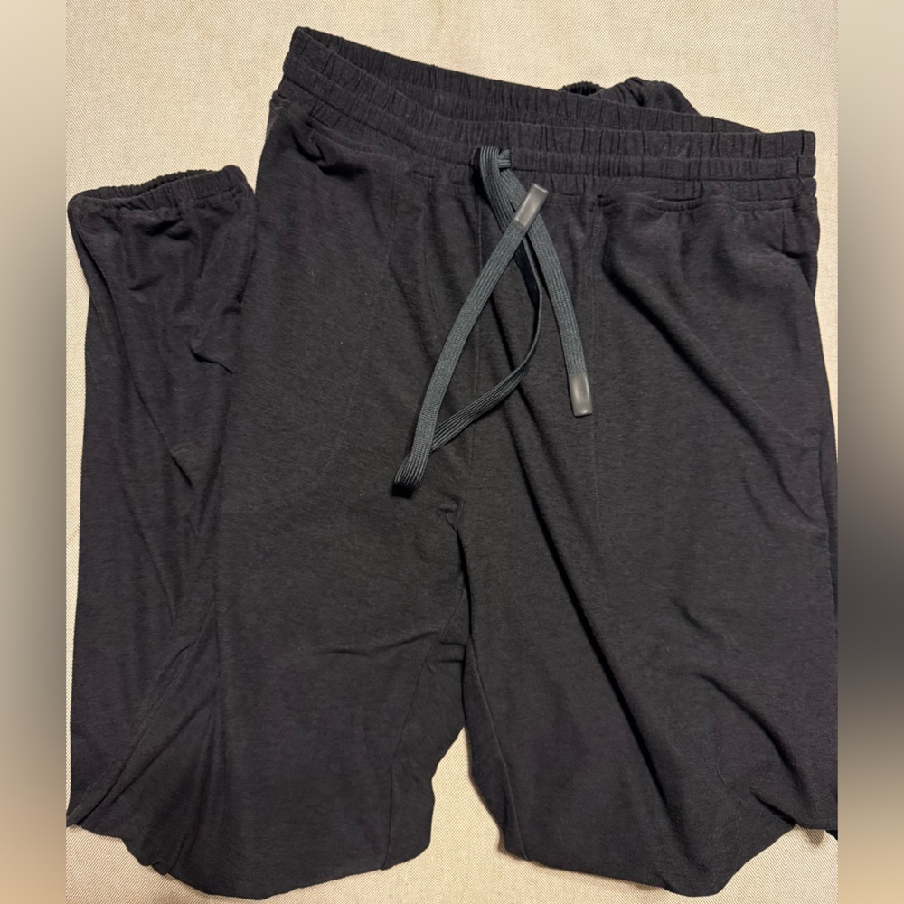 Oiselle Lux Jogger Sweatpants. Black Size Small. - Picture 4 of 7